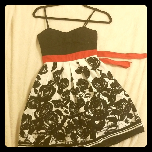 Dress - Picture 1 of 3